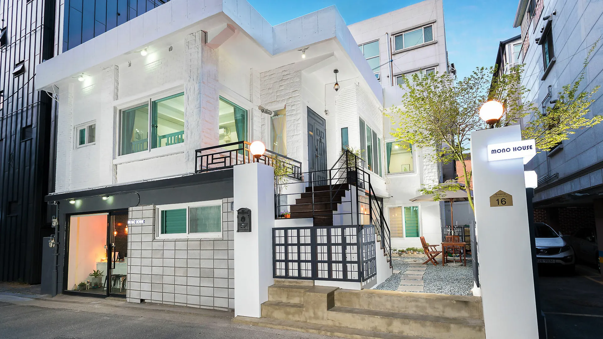 Mono House Hongdae 2 location