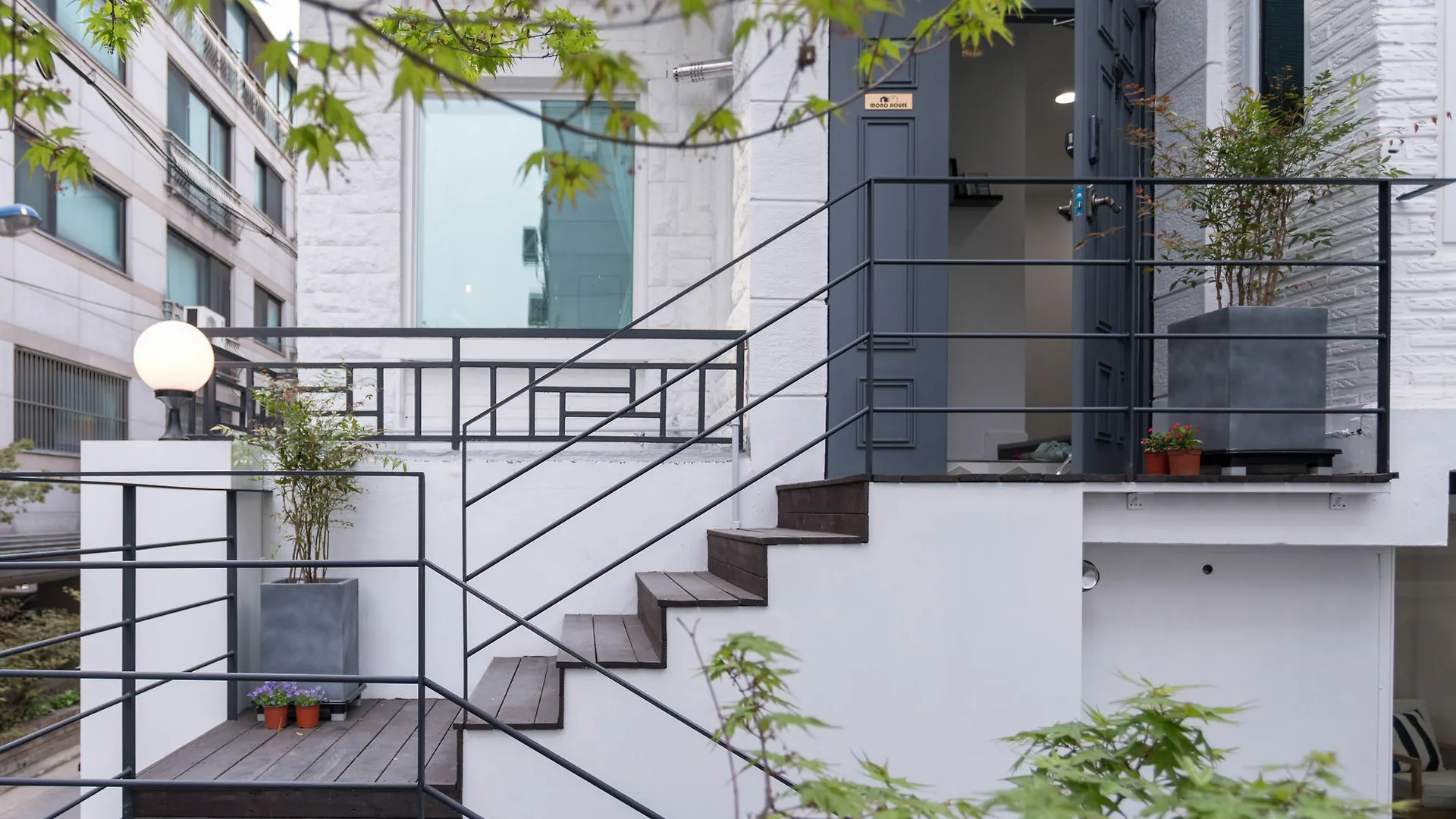 Отель Mono House Hongdae 2 Сеул 2*,  Южная Корея