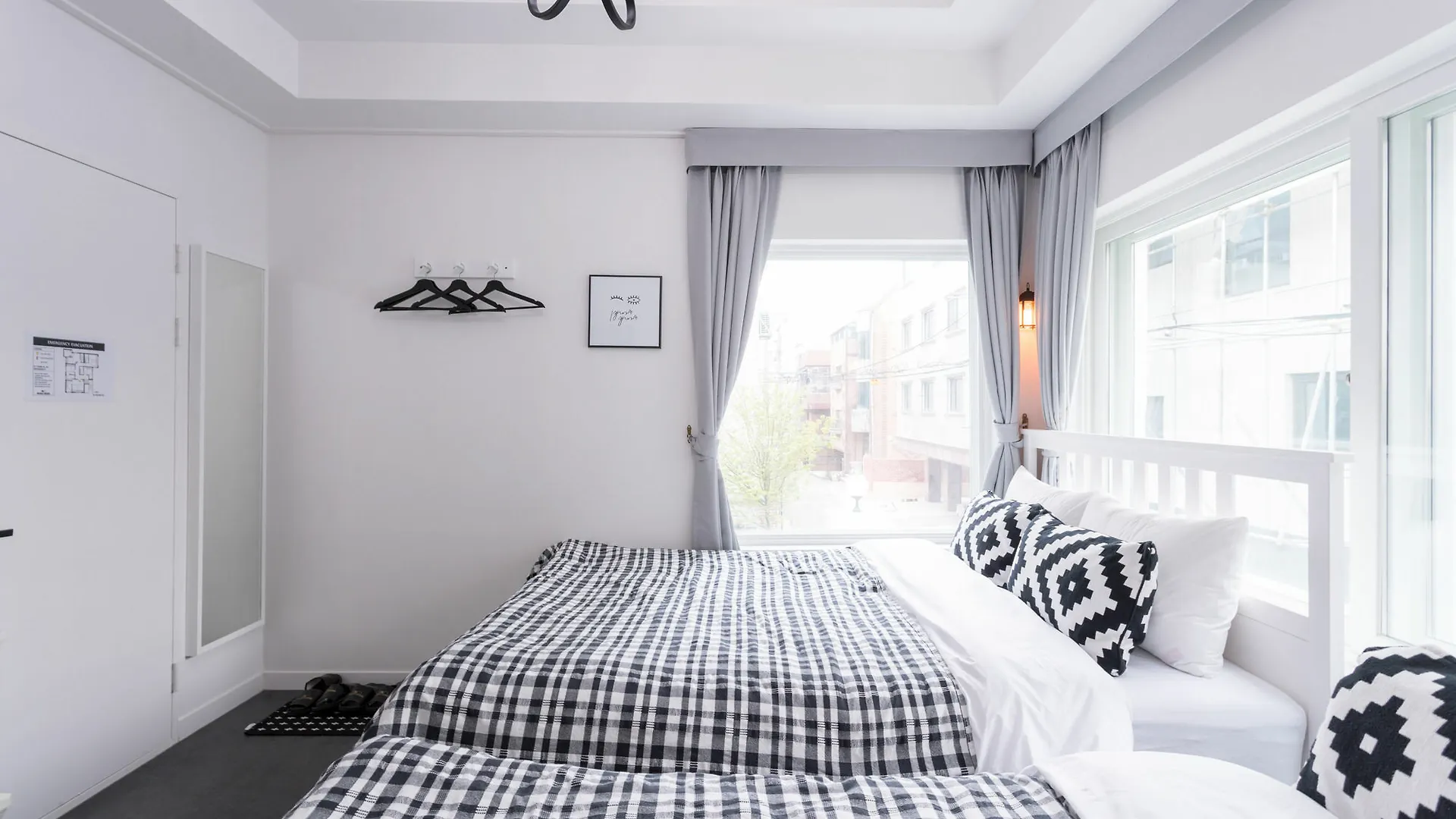Отель Mono House Hongdae 2 Сеул 2*,